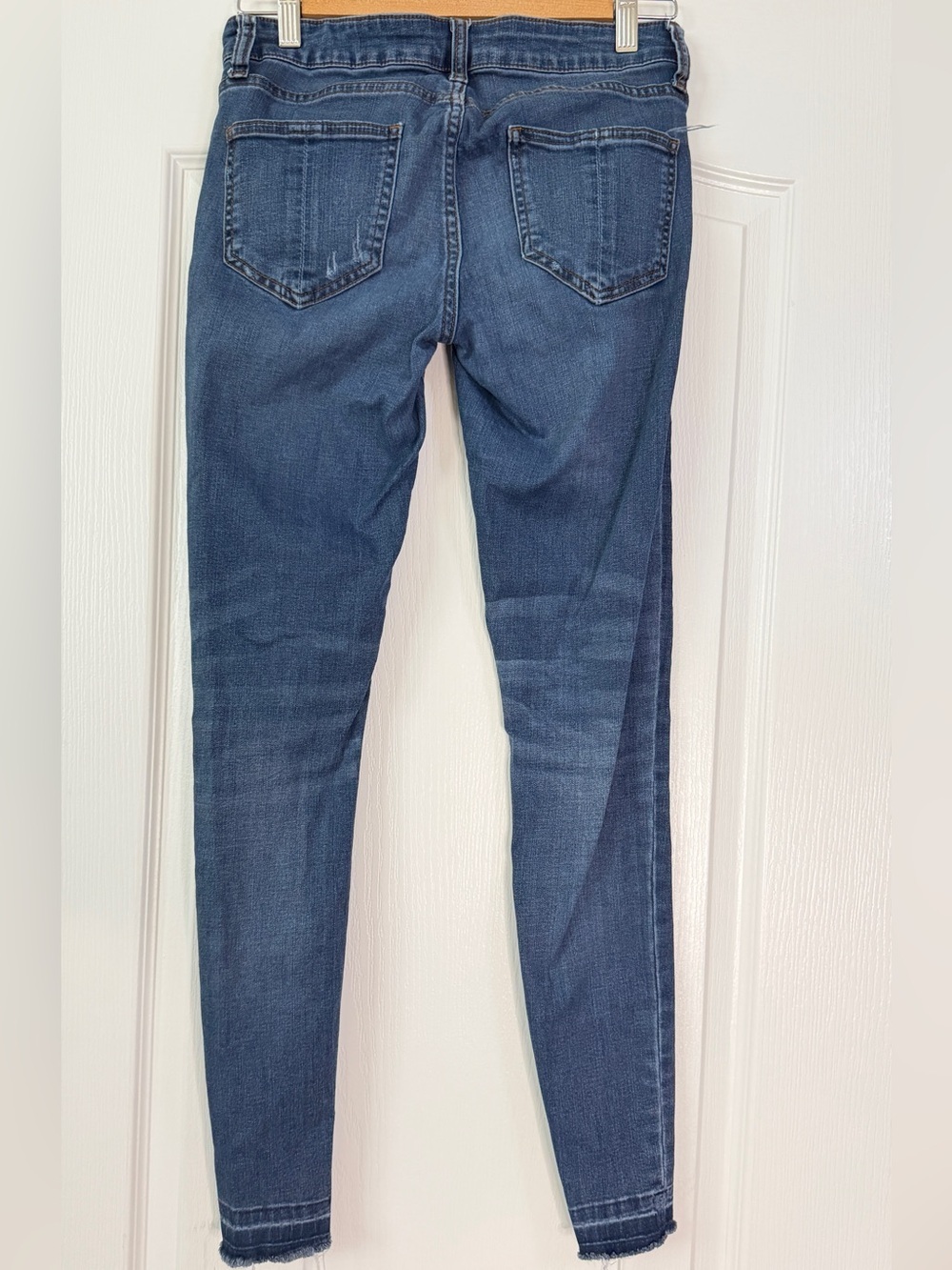 Prosperity Distressed Skinny Jeans Raw Hem Stretch Denim Light Wash Size 26 - Picture 7 of 7